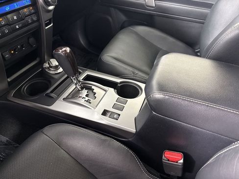 Used 2023 Toyota 4Runner Limited AWD/4WD image 32