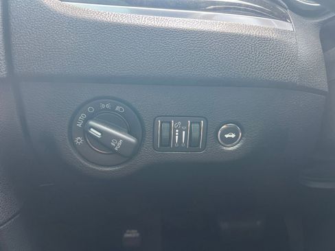 Used 2013 Chrysler 300 C w/ Beats Audio Group RWD image 25
