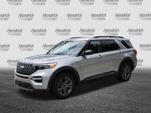 Used 2023 Ford Explorer XLT w/ Equipment Group 202A AWD/4WD image 5