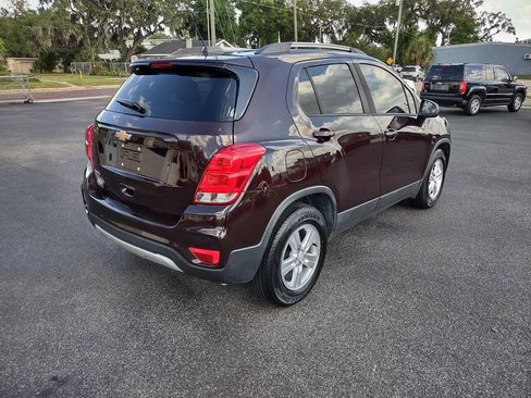 Used 2021 Chevrolet Trax LT w/ LT Convenience Package FWD image 4
