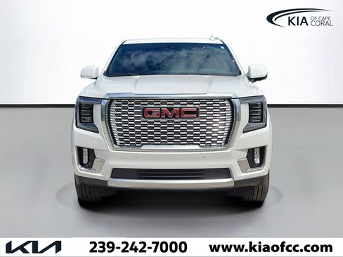 Used 2021 GMC Yukon XL Denali w/ Advanced Technology Package image 2