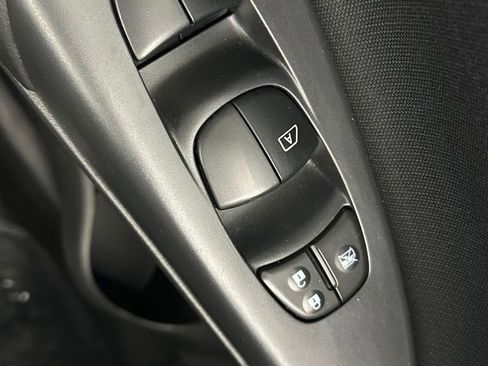 Used 2017 Nissan Sentra S image 32