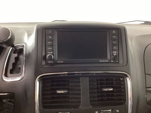 Used 2020 Dodge Grand Caravan SE FWD image 18
