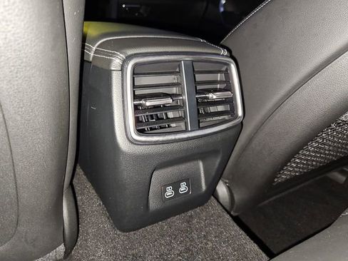 Used 2025 Genesis G70 2.5T image 16