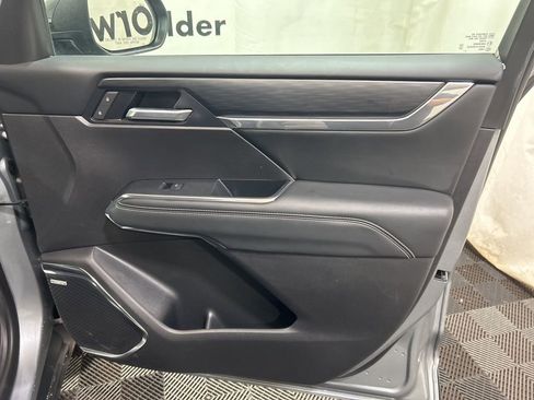 Used 2025 GMC Acadia Elevation image 11