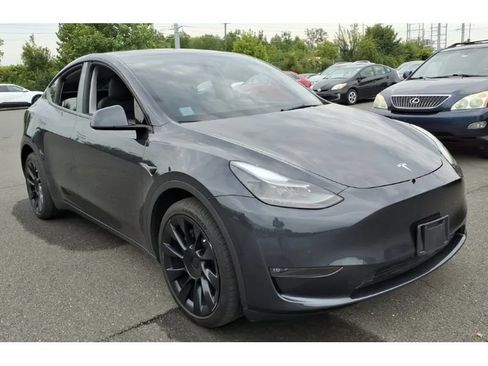 Used 2024 Tesla Model Y Long Range AWD/4WD image 2