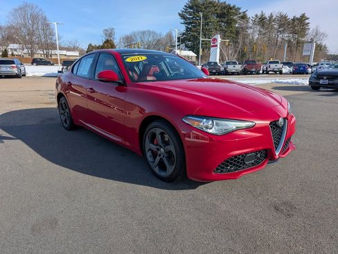 Used 2017 Alfa Romeo Giulia AWD image 7