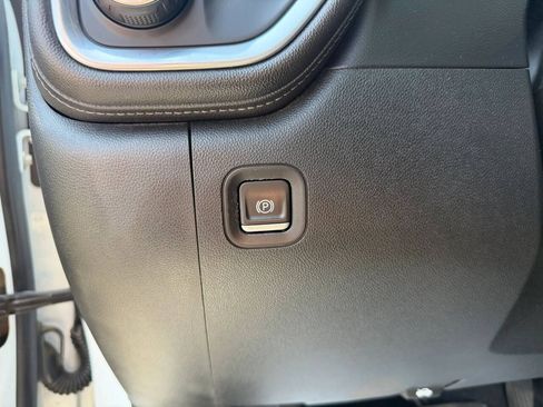 Used 2020 Chevrolet Silverado 2500 LTZ AWD/4WD image 33