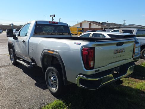 Used 2023 GMC Sierra 2500 Pro w/ Convenience Package AWD/4WD image 4