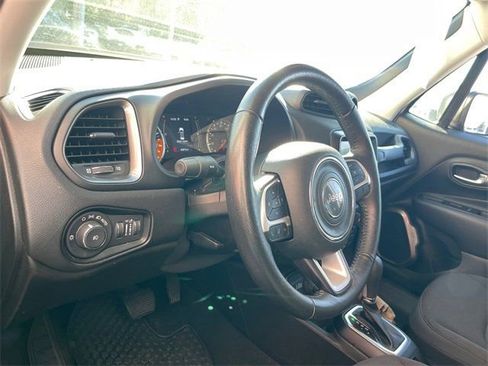 Used 2023 Jeep Renegade Latitude w/ Premium Group image 9