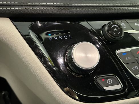 Used 2023 Chrysler Pacifica Touring-L image 22