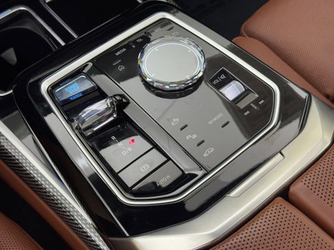 Used 2023 BMW i7 xDrive60 image 36