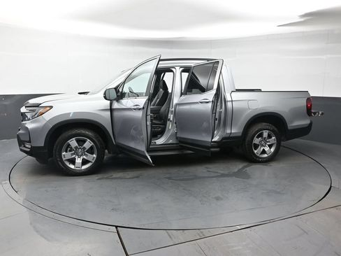 Certified 2025 Honda Ridgeline RTL image 47