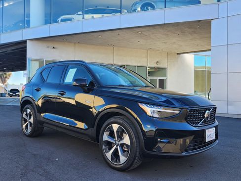 Used 2023 Volvo XC40 B4 Ultimate image 25