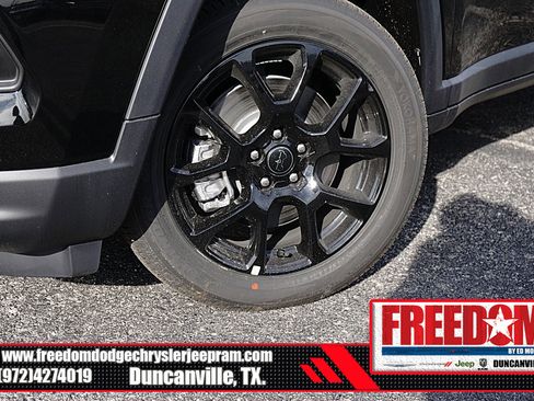 New 2026 Jeep Compass Latitude image 9