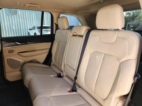 Certified 2022 Jeep Grand Cherokee Limited w/ MOPAR Finishing Package image 17