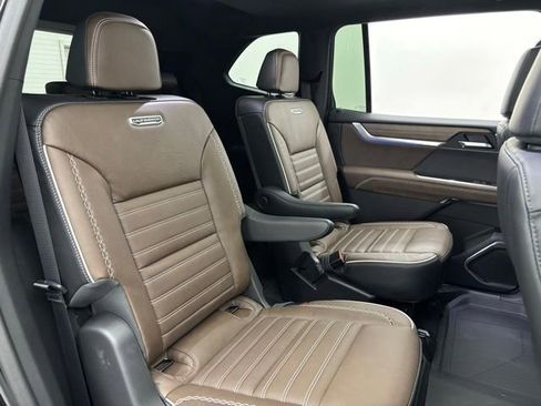 New 2026 GMC Acadia Denali Ultimate w/ LPO, Floor Liner Package AWD/4WD image 43