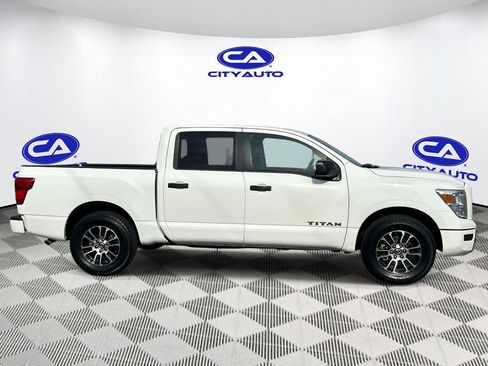 Used 2022 Nissan Titan SV RWD image 4