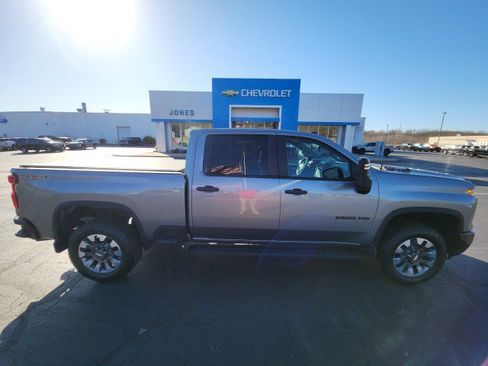 Used 2024 Chevrolet Silverado 2500 Custom w/ Custom Value Package image 6