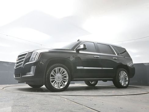 Used 2015 Cadillac Escalade Platinum image 54