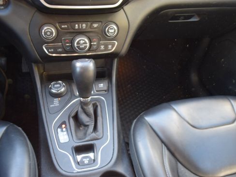 Used 2019 Jeep Cherokee Latitude Plus w/ Comfort/Convenience Group image 14