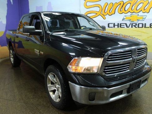Used 2019 RAM 1500 Classic SLT w/ SLT Plus D￩cor Group image 4