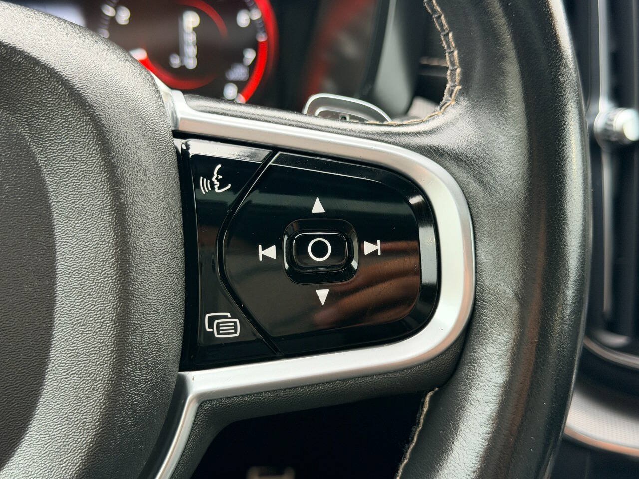 Used 2020 Volvo XC60 T5 R-Design w/ Protection Package AWD/4WD image 36