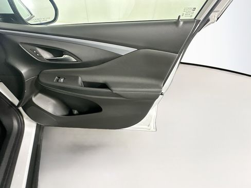 Used 2025 Buick Envista Preferred image 30