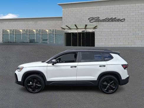 Used 2025 Volkswagen Taos SE AWD/4WD image 7