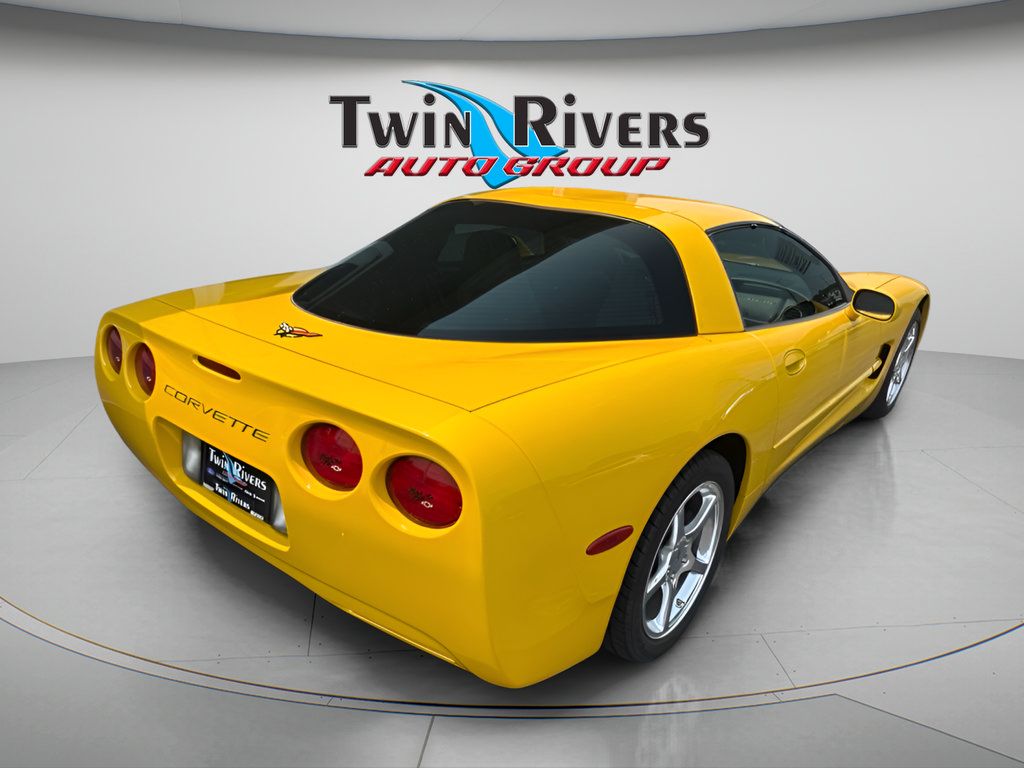 Used 2004 Chevrolet Corvette Coupe w/ Preferred Equipment Group RWD image 5