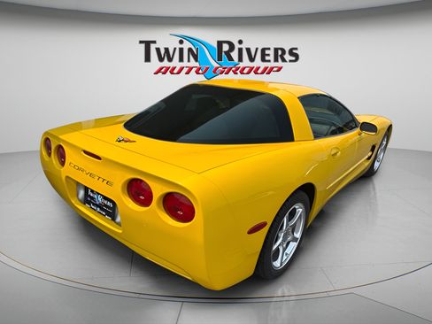Used 2004 Chevrolet Corvette Coupe w/ Preferred Equipment Group RWD image 5