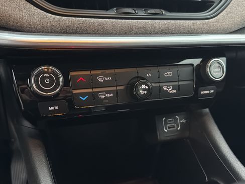 Used 2022 Jeep Compass Latitude w/ Sun and Sound Group image 31