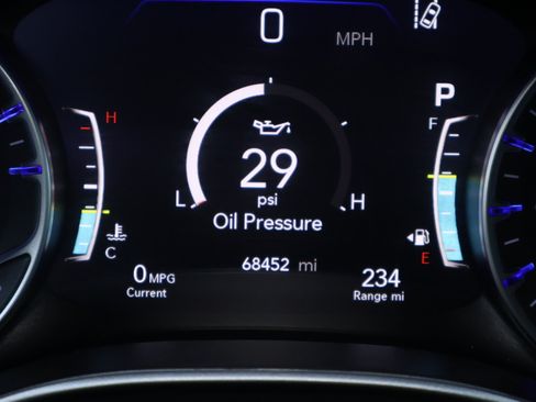 Used 2024 Chrysler Pacifica Touring-L FWD image 4