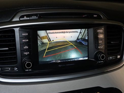 Used 2018 Kia Sorento LX image 18