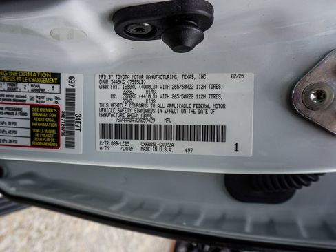 Used 2025 Toyota Sequoia Capstone AWD/4WD image 42
