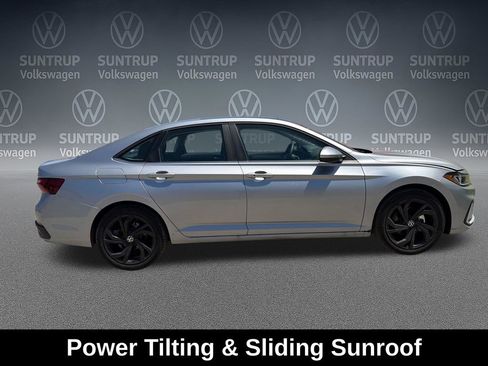 Used 2025 Volkswagen Jetta SE w/ Sunroof Package FWD image 15