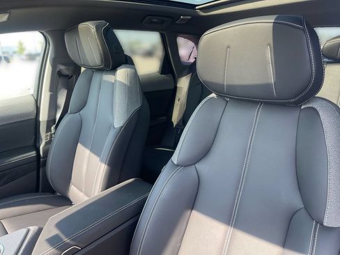 Certified 2025 Cadillac Optiq Sport 1 w/ LPO, ONYX Package AWD/4WD image 8