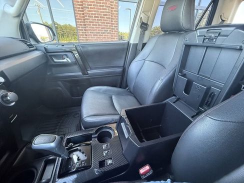 Used 2022 Toyota 4Runner TRD Off-Road Premium AWD/4WD image 25