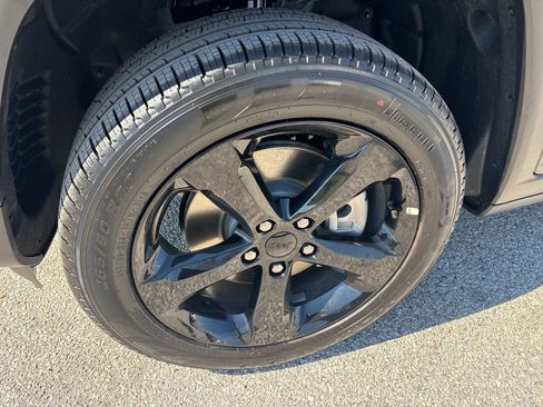 New 2025 Jeep Grand Cherokee L Limited w/ Luxury Tech Group II image 24