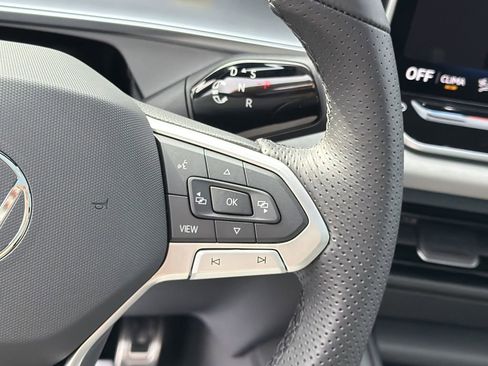 New 2026 Volkswagen Tiguan SE R-Line FWD image 28