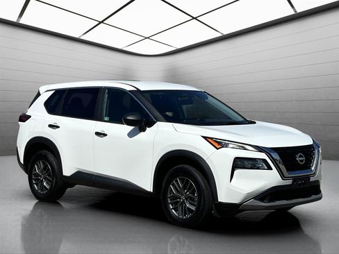 Used 2023 Nissan Rogue S FWD image 3