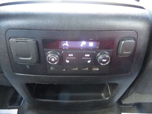 Used 2018 Chevrolet Suburban Premier image 20