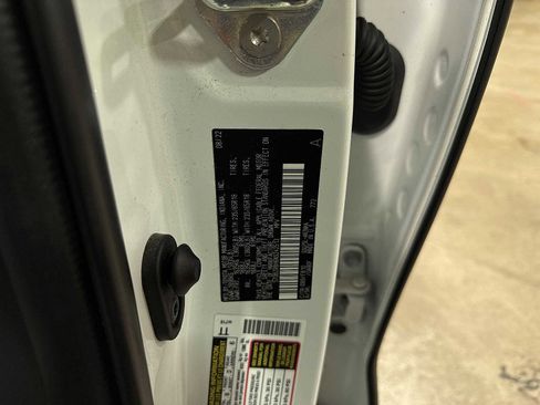 Used 2022 Toyota Highlander LE image 14