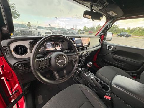 Used 2024 Jeep Gladiator Sport AWD/4WD image 14