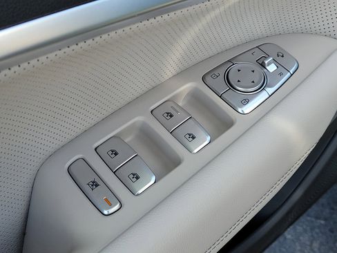 Used 2023 Genesis G70 2.0T w/ Sport Prestige Package image 18