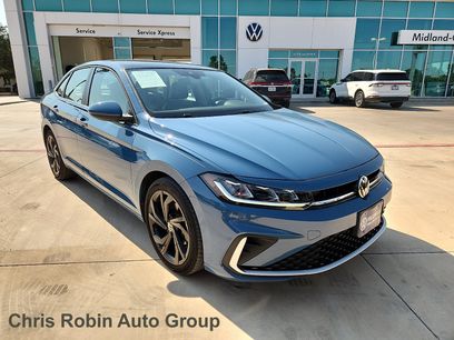 Used 2025 Volkswagen Jetta SE w/ Sunroof Package