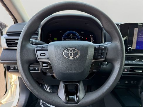 Used 2025 Toyota Camry LE image 19