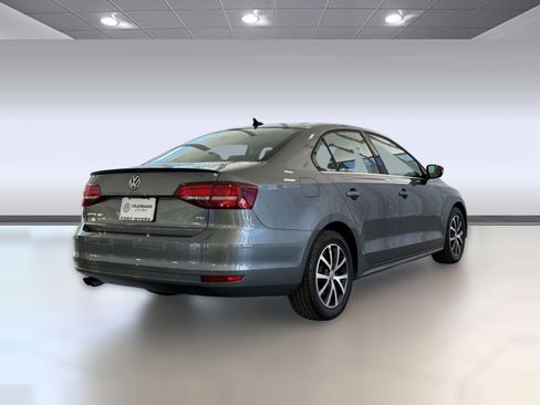 Used 2017 Volkswagen Jetta SE image 9
