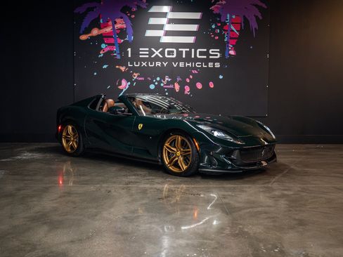 Used 2022 Ferrari 812 GTS RWD image 5