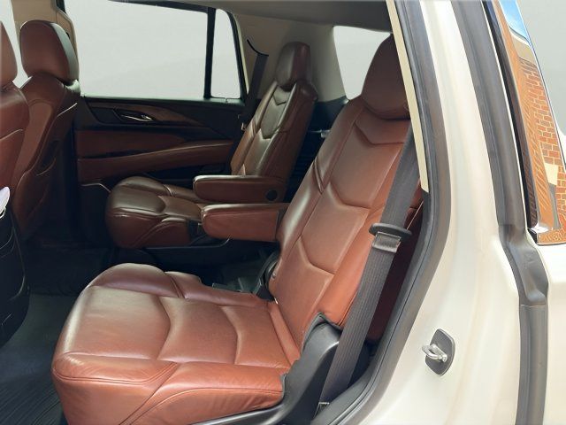 Used 2019 Cadillac Escalade Luxury AWD/4WD image 10